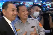 侯友宜獲徵召首場「類造勢」！會場放他競選歌曲　警察嗨搶合照喊：總統好