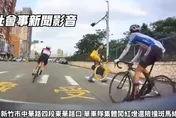 影/自行車隊闖紅燈還無視行人！他回頭怒瞪…警方將依法開罰