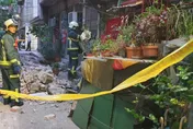 快訊/北市士林「驚傳巨響」民宅陽台崩塌！現場全是水泥磚塊四散