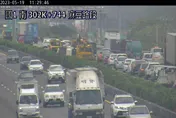快訊/國1北上302.2K麻豆段事故！2車追撞貨物掉滿地　占用車道回堵5公里
