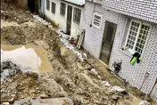 暴雨炸新竹！社宅工地又惹禍　黃泥水衝進民宅淹70公分