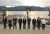 魅力外交！英相蘇納克穿廣島鯉魚隊襪子赴宴　岸田文雄驚喜笑開懷