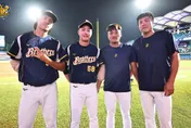 影/兄弟4本土夠爭氣　聯手投出「無安打」寫紀錄！最後比賽球送王建民留念