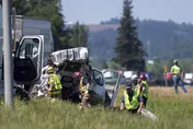 聯結車司機酒駕上路撞廂型車釀7死　罹難者丈夫慟：兒子要找媽