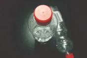 小學生水壺下毒報復同學！他喝下「黃金葛汁」噁心肚痛　教育局：依程序處理