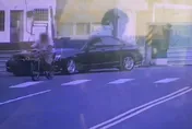 單車伯騎太慢！暴躁男亮西瓜刀理論未果　狂揍推倒他