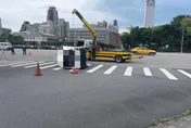 快訊/總統府前出車禍！　客貨車違規駕駛釀2傷