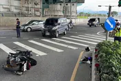 快訊/拖鞋卡在車頭！新莊小貨車對撞機車　29歲騎士遭撞飛命危