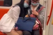 慾火難耐！女子疑在地鐵「玩搖桿」上下狂抖　眼鏡男爽翻拿包包遮掩
