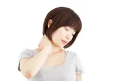 「落枕」痛起來要人命！醫曝「感冒」也是致病因子　授「4撇步」遠離痛痛