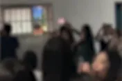 影/「超帥體育生」換衣吸引200名女學生圍觀　網傻眼：性別對調結果就不一樣了