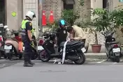 影/簽不完的罰單？騎士違規改裝遭警攔查開單　網笑：還以為是湯姆熊彩券