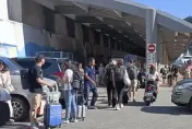 颱風瑪娃逼近！綠島遊客擠南寮漁港急撤離　台東往返綠島全停航