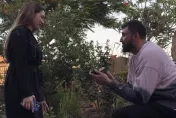 求婚作戰大成功！女友開心戴上戒指　「印度姚明」布拉成台灣女婿