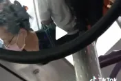 影/歡樂公車出發！司機玩猜謎逗樂整車妹子「不想下車」　網敲碗想搭