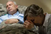 66歲阿公罹「譫妄症」將影子看成蛇釀火災！研究顯示與1疾病關係密切
