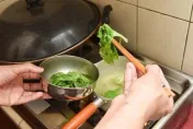 影/再也見不到！世上最傷心的菜餚　「母親生前最後料理」女邊哭邊吃