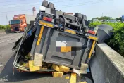 國1彰化段4車連環撞　小貨車夾爛、駕駛拋飛車外當場慘死
