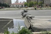 影/路面開裂隆起！3000住戶嚇到連夜「搬家」　20層樓高放繩垂降家當…電梯停用冷氣照扛