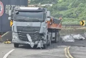 快訊/濱海公路瑞芳路段轉彎甩出16砂石包　對向連結車閃避不及撞上