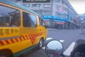 趕時辰？娃娃車跨雙黃線、逆向、闖紅燈　滿載學童頭文字D開法！下場曝