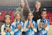 瑞莎率隊奪12金！小將「披國旗」登國際頒獎台　網虧：國內水準太高了