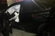 百萬休旅車撞爛白色轎車成廢鐵！高雄大寮嚴重車禍釀3傷疑因「血糖過低」