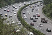 行駛國道最內線…她收3千元罰單　網見車輛時速笑了：國家認證87無誤
