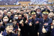警專第40期今1099人畢業　畢業生開心合照校長、部長也參一咖