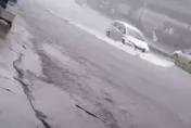 快訊/雨彈炸全台！汐止淹大水　車泡水裡「幾乎滅頂」…現場慘況曝光