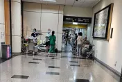 待床數近百人！台大醫院急診滿到電梯口　醫酸「台灣沒缺床」是幻覺