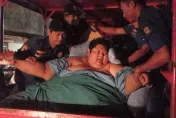 印度300公斤男子要就醫　房門破壞出動卡車、堆高機2小時才成功