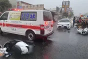 影/ 煞車失靈？駕駛雨天追撞前車　高雄警馳援交管5人送醫