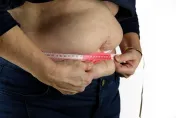 7旬婦懷「25cm腫瘤」誤當發胖　單孔腹腔鏡手術助她快速恢復