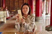 隔壁房「咿咿唉唉」搖床呻吟！楊小黎崩潰1動作抗議　戴耳機才入睡