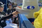 影/不鳥吉祥物！「趕鳥英雄」羅德外野手「拒畫畫」還有陰影