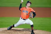 影/古林睿煬8局無失分好投奪MVP　可愛阿嬤驚喜現身陪跳勝利舞
