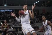 選秀狀元大熱門！文班亞馬「中鋒身高、後衛身手」　最大罩門曝光