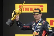影/撞死一隻鳥！維斯塔潘飆本季F1第6冠添「輪下亡魂」　紅牛成軍100勝