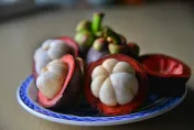 快訊/泰國山竹連2週出包  農藥違規！食藥署今下架1856公斤退運銷毀