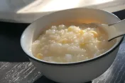 腸胃炎吃稀飯、吐司恐營養不足！ 營養師授「飲食3重點」選低纖維、易消化食物