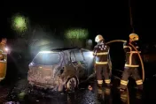 日月潭月牙灣火燒車！警消到場滅火驚見後座有焦屍「燒到僅剩人骨」