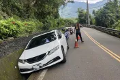 男子三地門台24線山路酒駕　車輛過彎自撞山壁卡溝