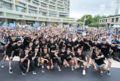富邦勇士三連霸遊行！上千球迷到場同嗨　許總大放送「球員獲史上最長假期」
