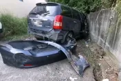影/嘉義休旅車轉彎失控撞圍牆！4大2小受困　1人昏迷搶救