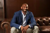 影/想嘲諷KOBE遲到？　他一上機秒噴一句話「塞住小老弟嘴」