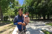 影/男童走失嚎啕大哭！暖警讓孩依偎「父愛噴發」　粗心爸急死了