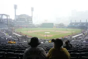 野火燒不盡！大聯盟硬要打　海盜外野手不滿戴口罩