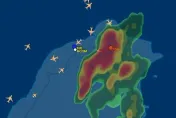 快訊/雷雨狂炸！松山機場一度暫停起降　航班轉降其他機場