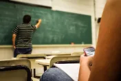 狂傳訊向女學生討照片！嘉義補教老師被拒竟「拿作業威脅」下場超慘